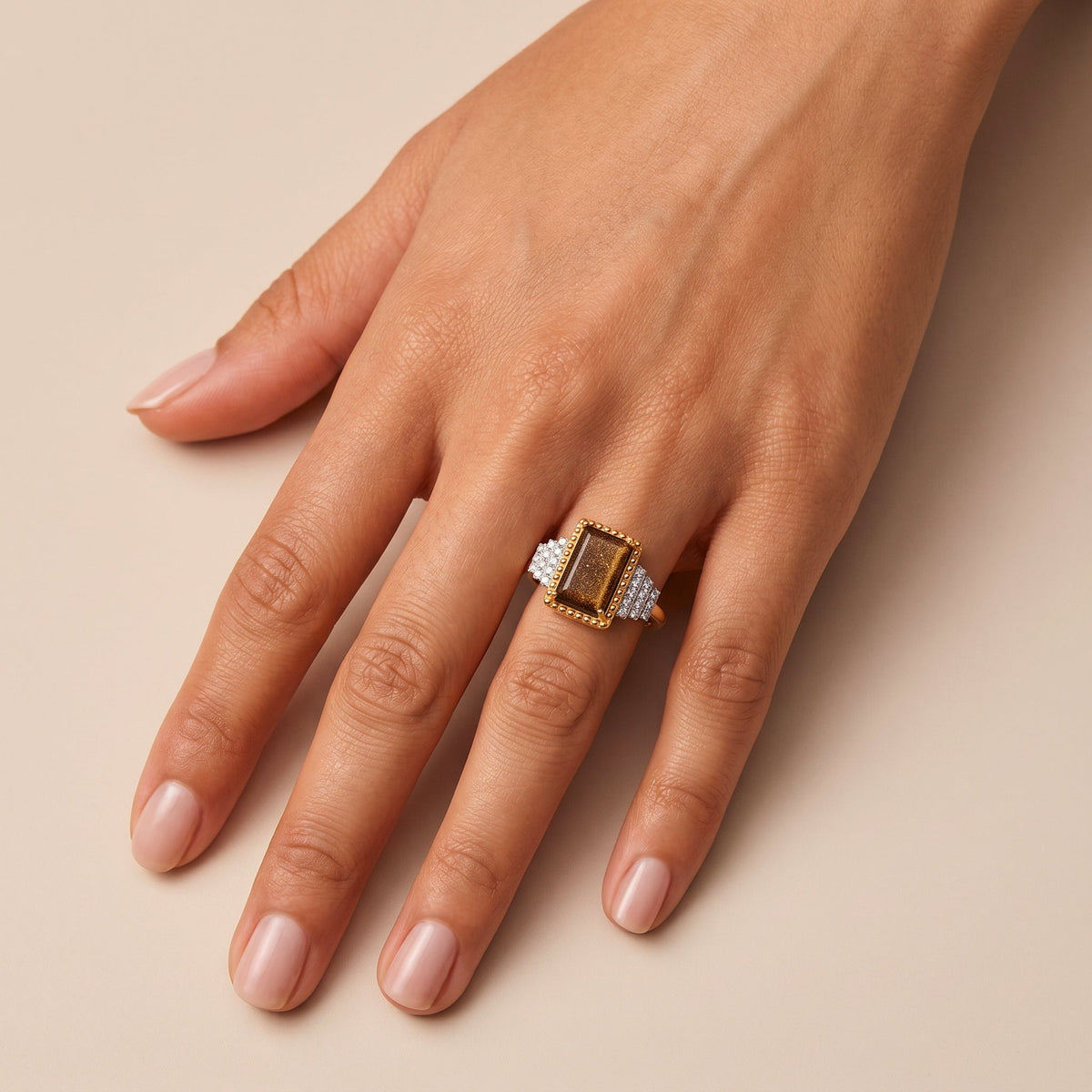 Bague Bauhaus - Dorée Or jaune 18k, Obsidienne dorée & Oxyde de zirconium